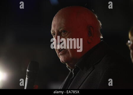 Berlino, Germania. 7 Nov, 2014. Mikhail Gorbaciov, durante la cerimonia di inaugurazione di una mostra intitolata "guerra fredda di black box' presso l'ex Checkpoint Charlie valico di frontiera come parte delle celebrazioni per il XXV anniversario della caduta del muro di Berlino. © Simone Kuhlmey/Pacific Press/Alamy Live News Foto Stock