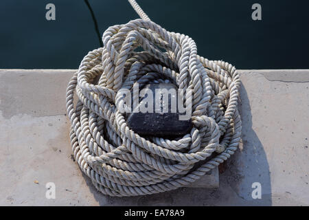 Collegare alla porta, fune - Porto di Mahón Menorca Foto Stock