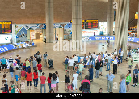 Il terminale 3 nella sala degli arrivi presso Israele s'Aeroporto Internazionale Ben Gurion Foto Stock