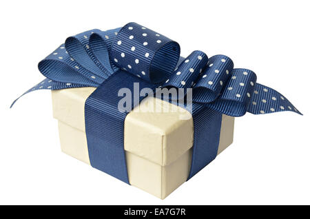 Confezione regalo con nastro blu isolato su bianco Foto Stock