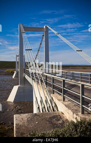 Il ponte sul fiume islandese Jokulsa a Fjollum. Colpo verticale Foto Stock