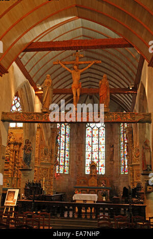 Lampaul-Guimiliau chiesa vicino chiostro (Breton: Lambaol-Gwimilio) dipartimento di Finistère Bretagna Francia Foto Stock