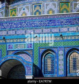 I mosaici della cupola della roccia sul Monte del Tempio di Gerusalemme Israele Foto Stock