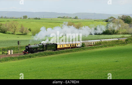 Classe Castello GWR n. 5029 Castello Nunney direzione Exeter con escursione a vapore Anniversary Ltd. 9th maggio 2014. Foto Stock