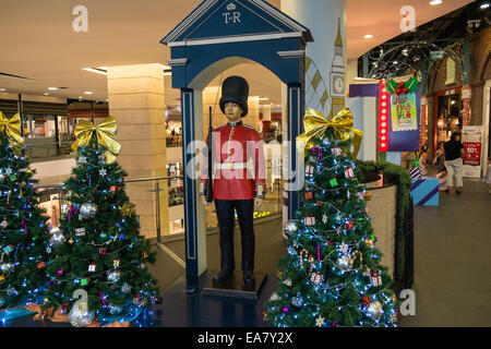 Icona tradizionale,iconico British Horse Guard box nel terminale 21 shopping mall sul pavimento di Londra,Bangkok, Tailandia, Asia. Foto Stock