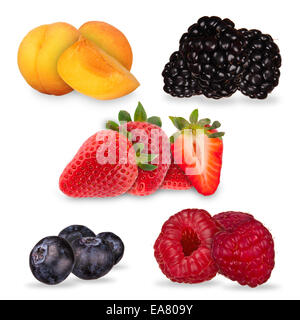 Set di vari tipi di frutti di bosco isolato su sfondo bianco Foto Stock