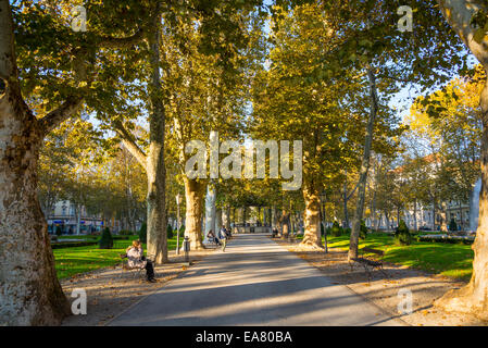 Zrinjevac o Josip Juraj Strossmayer park e quadrato, Zagabria, Croazia Foto Stock