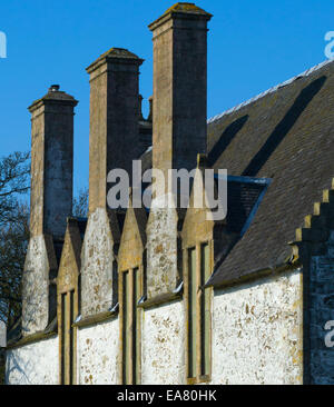 Tre Camini e finestre di Cowane's Hospital una casa storica a Stirling, in Scozia. Foto Stock