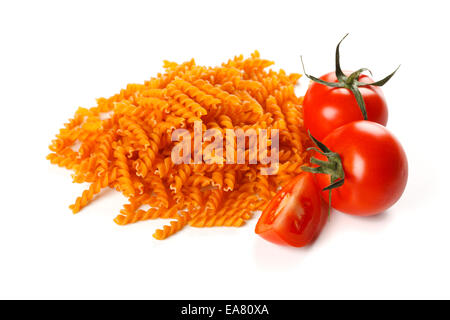 Mazzetto di naturalmente colorati di rosso pasta e pomodoro Foto Stock