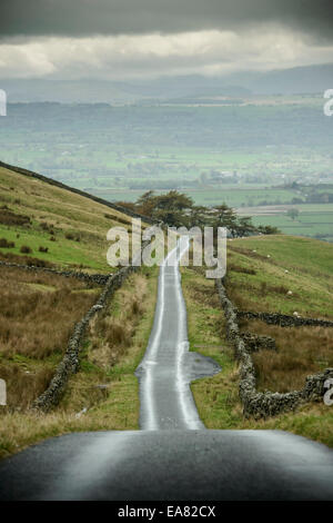 Strada di Grande Dun cadde, Cumbria - la più alta strada lastricata in Gran Bretagna Foto Stock