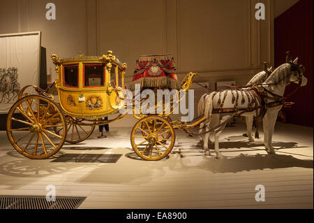 Italia Piemonte Venaria Reale 8 Novembre 2014 - Scuderie Reali - mostra 'L'Bucentaur e carrozze reali' - berlingotto gran gala di Vittorio Emanuele I Foto Stock