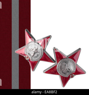 Due premi sovietica di una stella rossa con una medaglia nastro su uno sfondo bianco. Essa è isolata, il lavoratore di percorsi è presente. Foto Stock