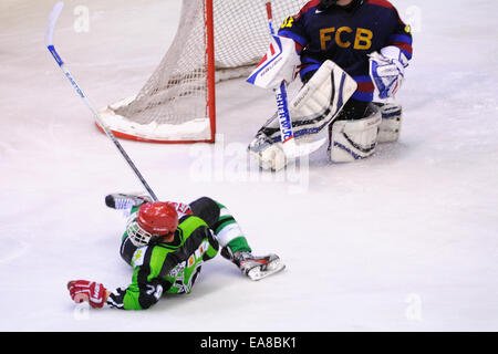 Barcellona - 11 Maggio: i giocatori in azione nella Finale di Hockey su ghiaccio della Copa del Rey (Coppa Spagnola) tra F.C. Barcellona e Jabac Foto Stock