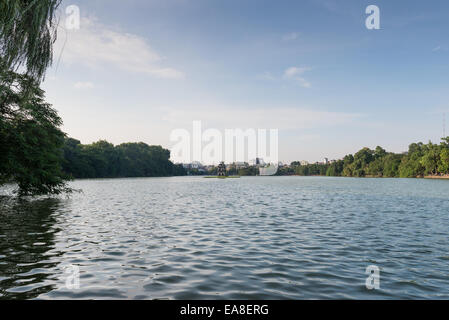 Il Lago Hoan Kiem in Hanoi Foto Stock