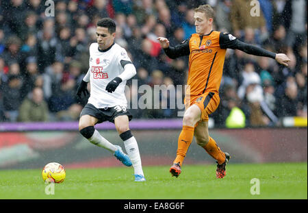 Derby, Regno Unito. 8 Novembre, 2014. Omar Mascarell di Derby compete con George Saville di Lupi Calcio - Sky scommessa campionato - Derby County vs Wolverhampton Wanderers - iPro Stadium Derby - Stagione 2014/15 - 8 Novembre 2014 - Foto Malcolm Couzens/Sportimage. Credito: csm/Alamy Live News Foto Stock