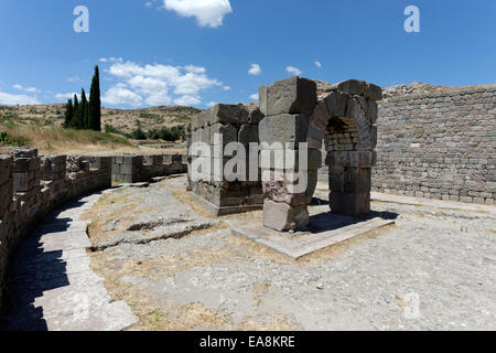 La sezione di epoca romana circolare struttura di trattamento nell'angolo sud est dell'Asklepieion. Pergamo, Bergama, Turchia. T Foto Stock