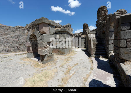 La sezione di epoca romana circolare struttura di trattamento nell'angolo sud est dell'Asklepieion. Pergamo, Bergama, Turchia. T Foto Stock