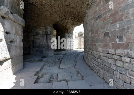 La sezione di epoca romana circolare struttura di trattamento nell'angolo sud est dell'Asklepieion. Pergamo, Bergama, Turchia. T Foto Stock