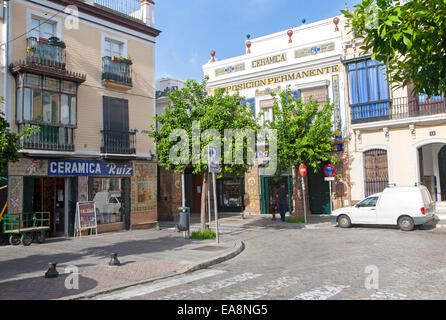 Piastrella ceramica negozi di Triana, Siviglia, Spagna Foto Stock