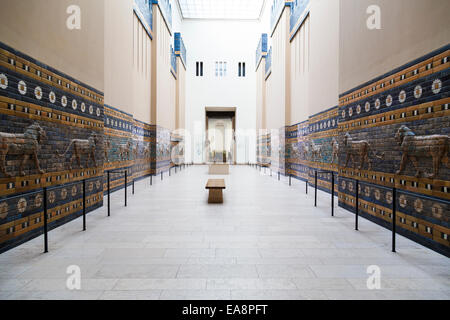 Ishtar Gate, Pergamon Museum di Berlino, Germania Foto Stock