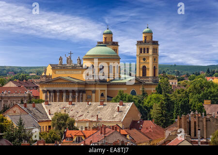 La Basilica è il solo edificio classicista in Eger e la seconda chiesa più grande in Ungheria. Foto Stock