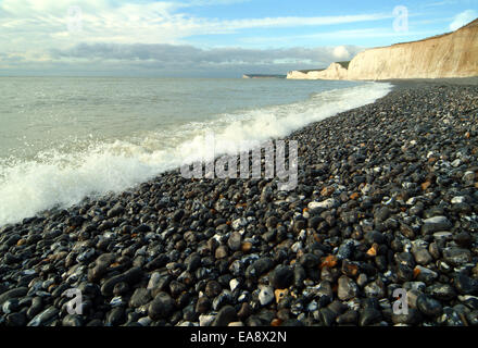 Birling Gap Beach & Sette sorelle scogliere calcaree vicino a Eastbourne East Sussex England Foto Stock