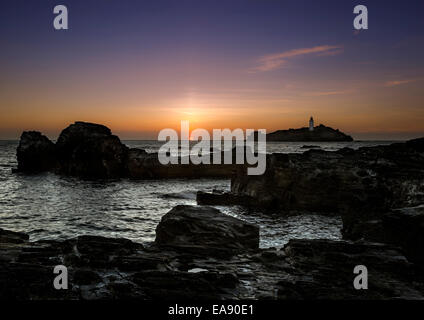 Tramonto a Godrevy Capo Faro, St Ives, Cornwall Foto Stock