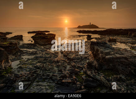 Tramonto a Godrevy Capo Faro, St Ives, Cornwall Foto Stock