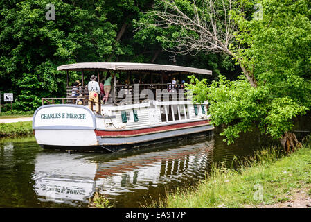 Mulo di team e piloti tirando Charles F Mercer, Great Falls taverna, C&O Canal, Potomac, Maryland Foto Stock