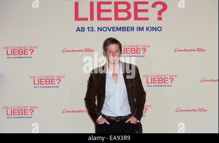 Berlino, Germania. 9 Nov, 2014. Attore britannico Hugh Grant presente il suo nuovo film "riscrivere" di Berlino (Germania), 9 novembre 2014. Il film arriverà nei cinema in Germania il 13 novembre 2014. Foto: Britta Pedersen/dpa/Alamy Live News Foto Stock