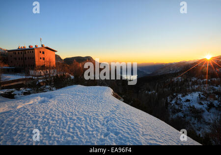 Rifugio di montagna Komna, Slovenia. Vista del lago di Bohinj Foto Stock