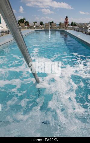 Art Deco piscina sul tetto, Tiffany Hotel, South Beach, Miami, Florida, Stati Uniti d'America Foto Stock