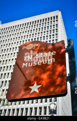 Tennessee State Museum street segno segna l'entrata dell'edificio nel centro di Nashville, TN Foto Stock