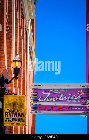 Segno per il vicolo di ingresso per il famoso Tootsies Orchid Lounge utilizzata da paese a paese stelle da Ryman Grand Ole Opry, Nashville Foto Stock