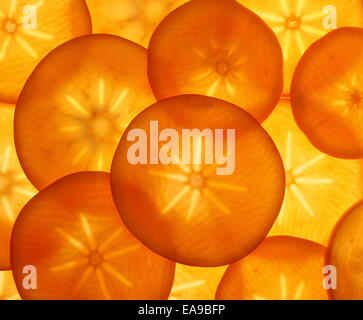 Arance mature persimmon fette di frutta come sfondo di cibo, vista dall'alto Foto Stock