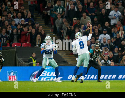 Londra, Regno Unito. 09Nov, 2014. NFL International Series. Jacksonville Jaguars contro Dallas Cowboys. Cowboys' Tony Romo (#9) passa a Dallas Cowboys' stretto fine Jason Witten (#82) per un touch down. Credito: Azione Sport Plus/Alamy Live News Foto Stock