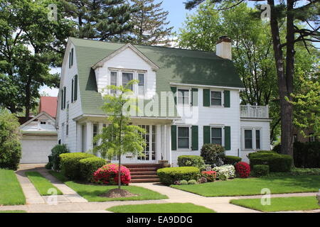 Olandese revival coloniale casa, Hollis Park Gardens, Queens, a New York Foto Stock