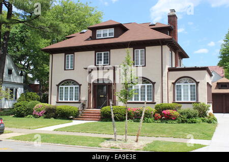 Revival coloniale casa, Hollis Park Gardens, Queens, a New York Foto Stock