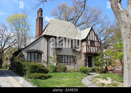 Casa Neo-Tudor, Kew Gardens, Queens, a New York Foto Stock