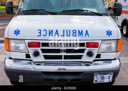 Ambulanza Vista frontale - USA Foto Stock