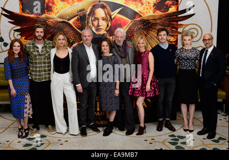 Julianne Moore, Liam Hemsworth, Jennifer Lawrence, Francis Lawrence, Nina Jacobson, Donald Sutherland, Elizabeth banche, Foto Stock