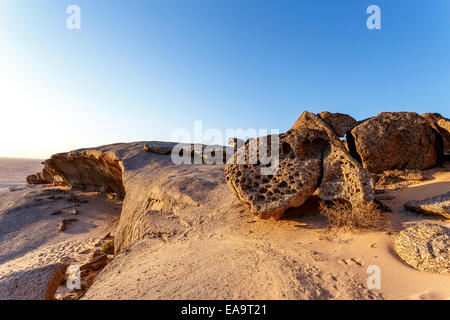 Formazione di roccia nel deserto del Namib in sunset, paesaggio, Vogelfederberg, Namibia, Africa Foto Stock