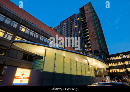 Ingresso alla sala di emergenza dell'ospedale Charité Berlino, Germania Foto Stock