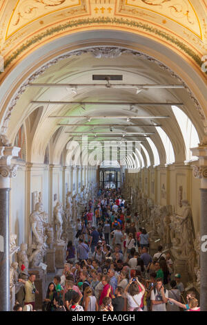 Folle all'interno di Musei Vaticani (Patrimonio Mondiale dell'UNESCO), Città del Vaticano, Roma, Italia Foto Stock