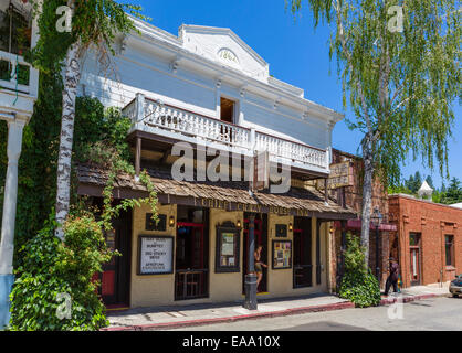 Crazy Horse Saloon e Grill sulla strada commerciale in oro antico città mineraria di Nevada City, nel nord del paese di oro, CALIFORNIA, STATI UNITI D'AMERICA Foto Stock