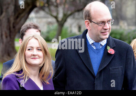 Contrassegnare sconsiderate, ex mp conservatore, con sua moglie Catriona campagne per il UKIP a Rochester prima del 2014 da-elezione Foto Stock