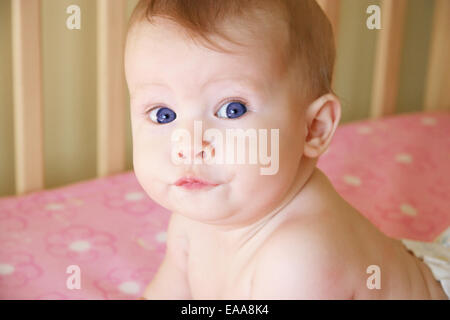 Bambini piccoli felice e amorevole. felice, triste e divertente Foto Stock