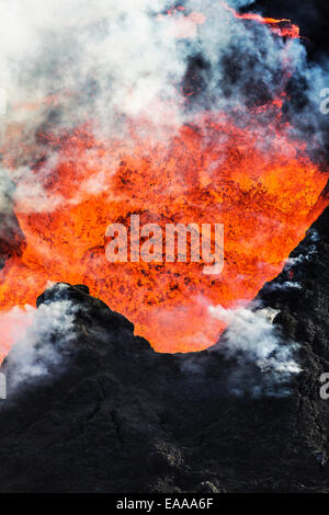 Vista aerea della lava e piume, Holuhraun eruzione fissurale, Vulcano Bardarbunga, Islanda Foto Stock