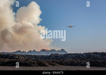 Piccolo aereo dall'eruzione del vulcano a Holuhraun, Vulcano Bardarbunga, Islanda Foto Stock