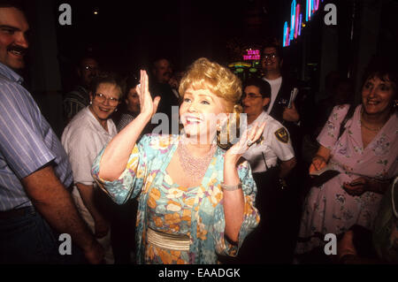 LAS VEGAS NV - Gennaio 1: Debbie Reynolds apre la Debbie Reynolds Hollywood Hotel in Las Vegas, Nevada, il 1 gennaio 1996. Foto Stock